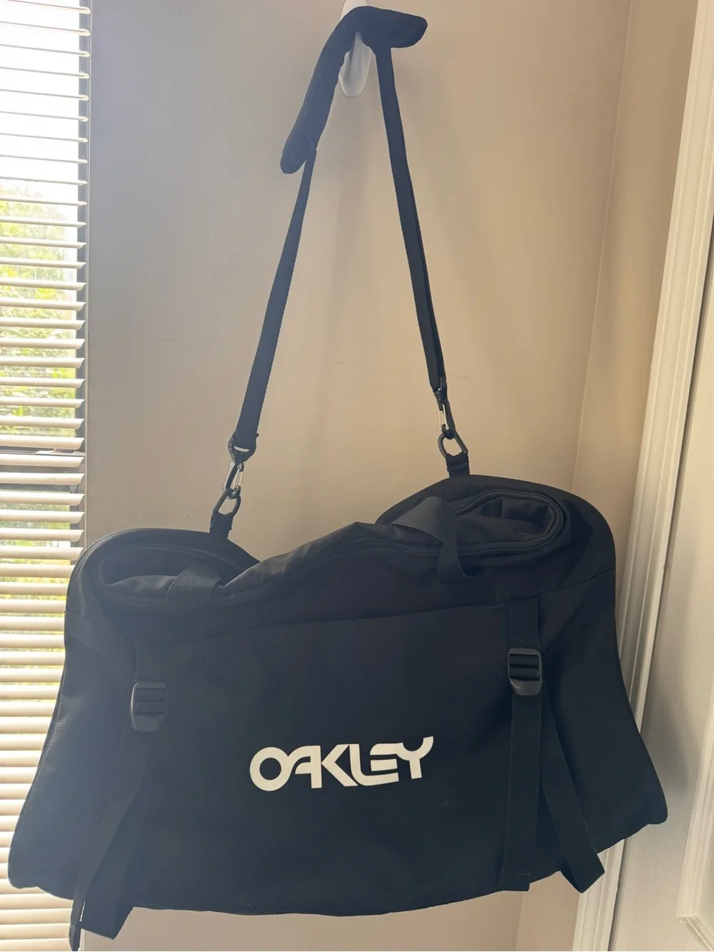 Oakley Travel Duffle Bag Black Carryon Weekender Cabin Luggage Holdall